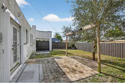 1011 W Lakewood Road, West Palm Beach, FL 33405 - Photo 28