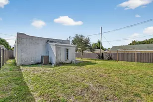 1011 W Lakewood Rd, West Palm Beach, FL 33405 - Photo 24