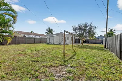 1011 W Lakewood Road, West Palm Beach, FL 33405 - Photo 22