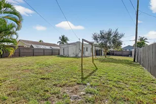 1011 W Lakewood Rd, West Palm Beach, FL 33405 - Photo 22