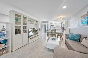725 Lori Dr, Lake Worth Beach, FL 33461 - Photo 2
