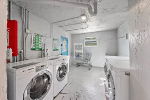 725 Lori Dr, Palm Springs, FL 33461 - Photo 14