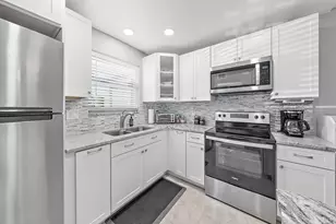 725 Lori Dr, Palm Springs, FL 33461 - Photo 2