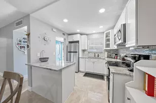 725 Lori Dr, Palm Springs, FL 33461 - Photo 4
