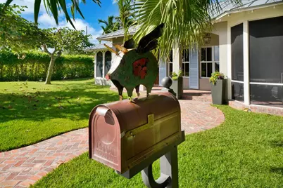 137 S Oak Street, Lantana, FL 33462 - Photo 2