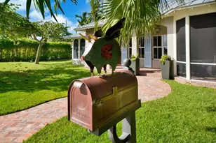 137 S Oak St, Lantana, FL 33462 - Photo 2