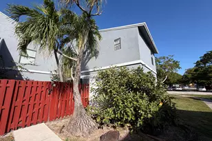 14 Crossings Cir, Boynton Beach, FL 33435 - Photo 2