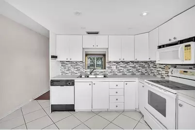 2302 Lucaya Lane #D2, Coconut Creek, FL 33067 - Photo 4