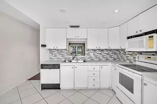 2302 Lucaya Ln, Pompano Beach, FL 33067 - Photo 4