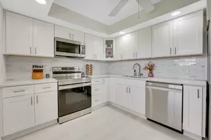 3800 Oaks Clubhouse Dr, Pompano Beach, FL 33069 - Photo 6