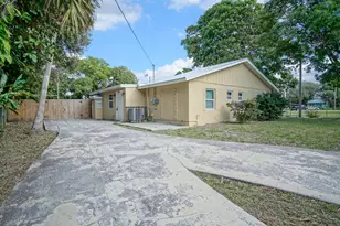 1002 Ave E E, Fort Pierce, FL 34950 - Photo 18