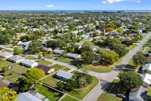 2075 7th Ct SW, Vero Beach, FL 32962 - Photo 2