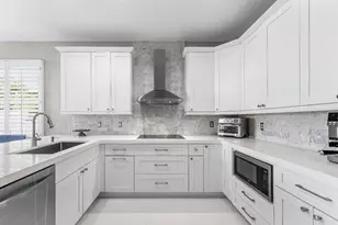 121 Palm Cir, Lake Worth, FL 33462 - Photo 12