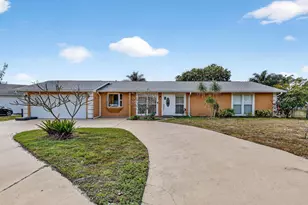 331 NE Camelot Dr, Port Saint Lucie, FL 34983 - Photo 2