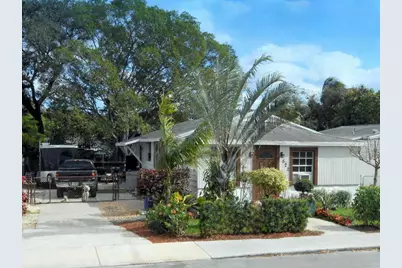 522 N B Street, Lake Worth, FL 33460 - Photo 1