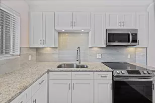 421 S Lakeside Dr, Lake Worth Beach, FL 33460 - Photo 14