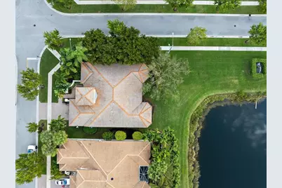 9724 Via Grandezza W, Wellington, FL 33411 - Photo 2