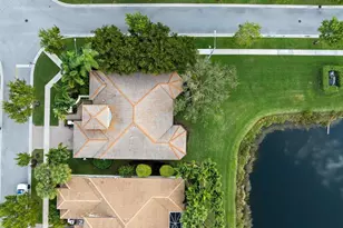 9724 Via Grandezza W, Wellington, FL 33411 - Photo 2