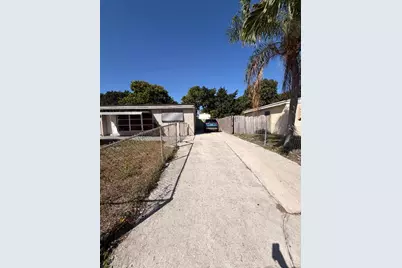 431 Pensacola Drive, Lake Worth, FL 33462 - Photo 4