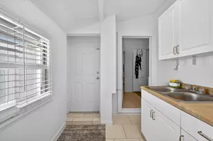 836 Ridgewood Dr, West Palm Beach, FL 33405 - Photo 26