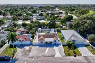 836 Ridgewood Dr, West Palm Beach, FL 33405 - Photo 30