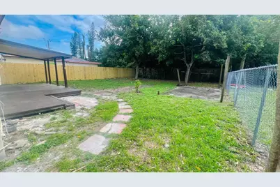 2360 NW 2nd Street Street, Pompano Beach, FL 33069 - Photo 14