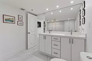 5280 N Ocean Dr, Singer Island, FL 33404 - Photo 32