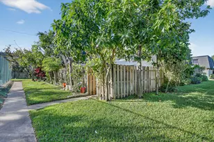 176 Woodland Rd, Palm Springs, FL 33461 - Photo 4