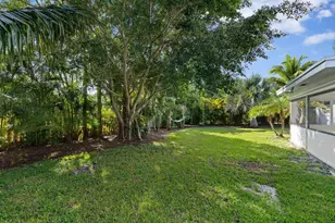 440 NE 38th St, Boca Raton, FL 33431 - Photo 16