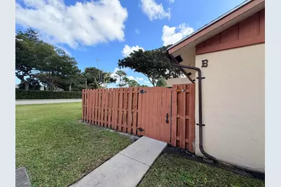 1040 Summit Place Circle #B, West Palm Beach, FL 33415 - Photo 2