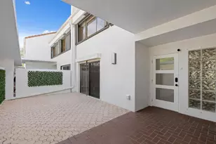 2435 Presidential Way, West Palm Beach, FL 33401 - Photo 2