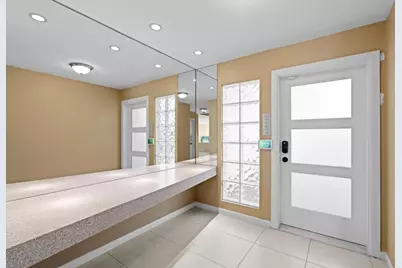 2435 Presidential Way #E, West Palm Beach, FL 33401 - Photo 4