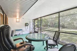 19232 NE 25th Ave, Miami, FL 33180 - Photo 36