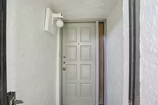 19232 NE 25th Ave, Miami, FL 33180 - Photo 4