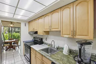 19232 NE 25th Ave, Miami, FL 33180 - Photo 18
