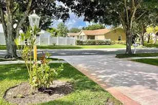 8278 Sand Pine Cir, Port Saint Lucie, FL 34952 - Photo 4