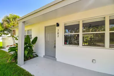 702 NE 10th Avenue, Boynton Beach, FL 33435 - Photo 4