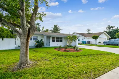 702 NE 10th Avenue, Boynton Beach, FL 33435 - Photo 2