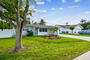 702 NE 10th Ave, Boynton Beach, FL 33435 - Photo 2