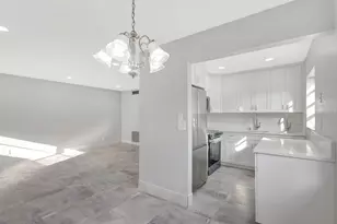 121 Bedford E, West Palm Beach, FL 33417 - Photo 8