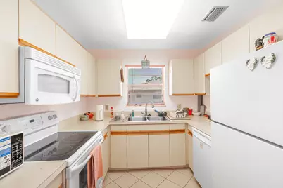 33 Lake Vista Trail #202, Port Saint Lucie, FL 34952 - Photo 8