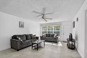 9110 Fairbanks Ln, Boca Raton, FL 33496 - Photo 10