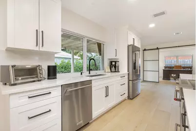 7521 Edgewater Circle, West Palm Beach, FL 33406 - Photo 14