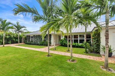 7521 Edgewater Circle, West Palm Beach, FL 33406 - Photo 2