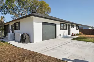 4543 SE Dryfus Ave, Stuart, FL 34997 - Photo 4