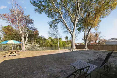 4543 SE Dryfus Avenue, Stuart, FL 34997 - Photo 32