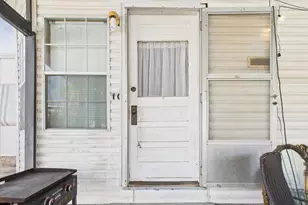 102 NE 8th Ave, Okeechobee, FL 34972 - Photo 8