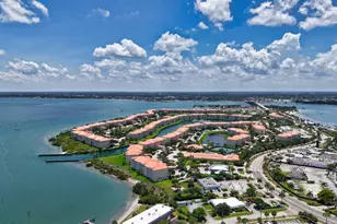 4 Harbour Isle Dr E, Fort Pierce, FL 34949 - Photo 10