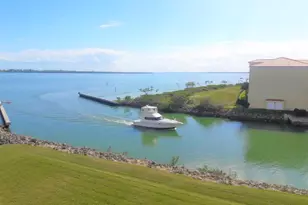 4 Harbour Isle Dr E, Fort Pierce, FL 34949 - Photo 2