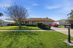 4914 Acorn Dr, Boca Raton, FL 33487 - Photo 4